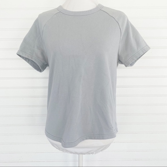 Under Armour cut out top Size Medium - Picture 2 of 8